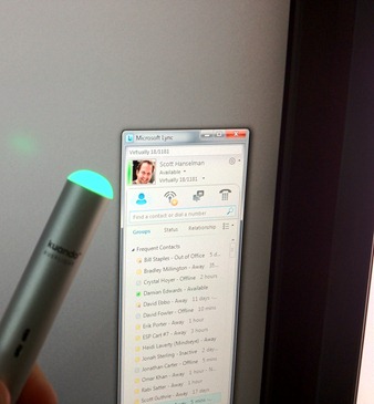The BusyLight changes color instantly as Lync presence changes